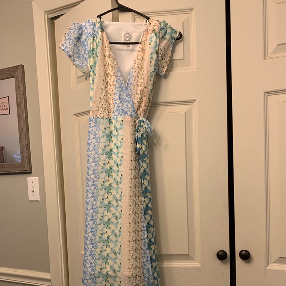 Francesca's Collections Dresses & Skirts - Francesca’s high low wrap dress